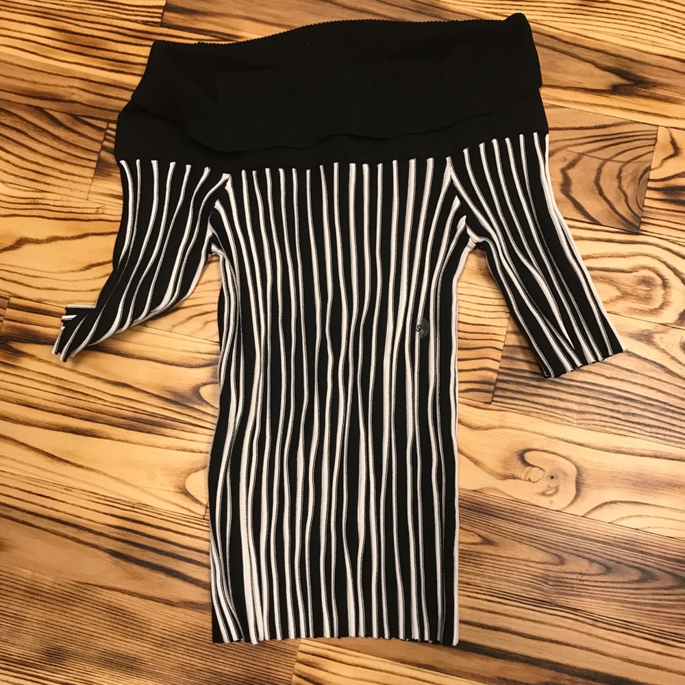 NY&Co 7th Avenue short sleeve sweater